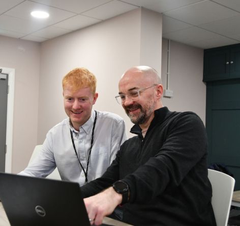 Ross Portis and Adrian Davis from AD Sustainability talking over a laptop